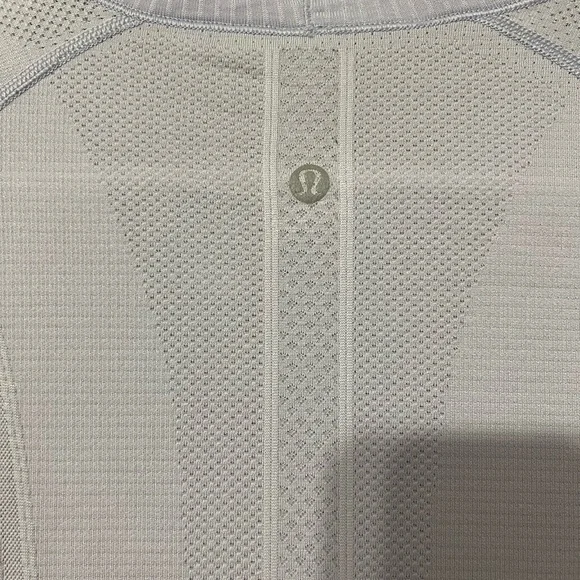 lululemon Women’s Long Sleeve Crewneck Performance Top - Lilac - Picture 4 of 6